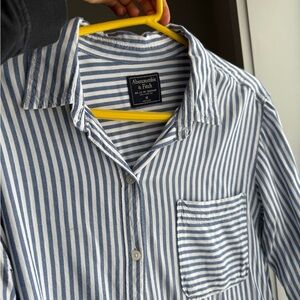 Abercrombie & Fitch A&F medium womens navy blue/white stripe button down shirt